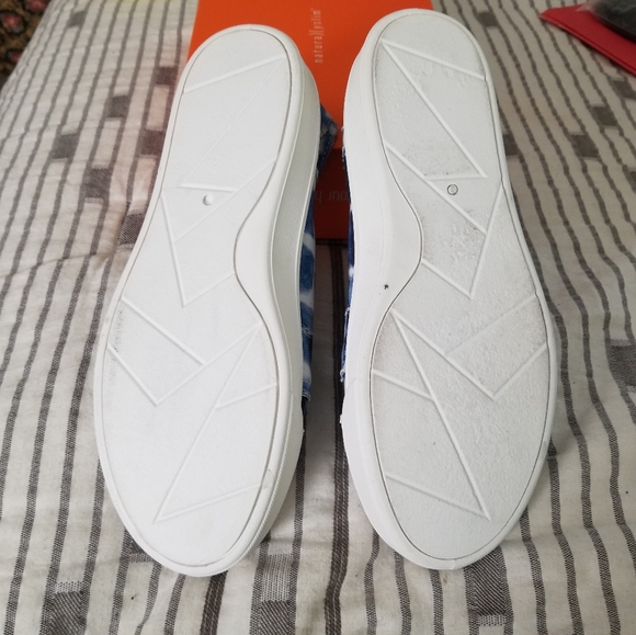 NWOT Sugar Tie dye tennis shoes size 7. - Picture 4 of 8